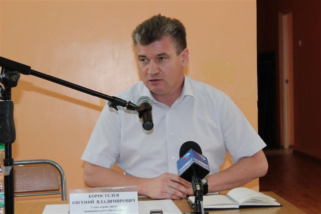Евгений Коростелев ко всем выступлениям земляков отнесся очень внимательно