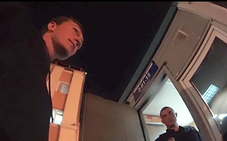 Бродяга Фишай пришел за помощью в опорный пункт на вокзале