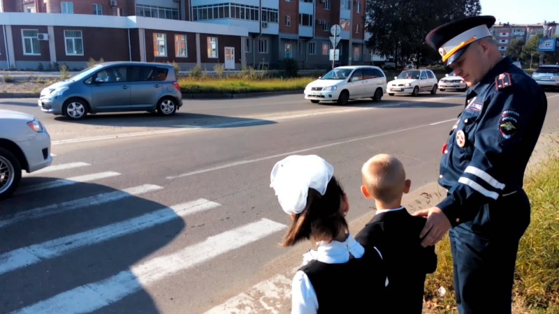 Урок ПДД с "выходом на место" провели для первоклашек сотрудники Госавтоинспекции ЕАО