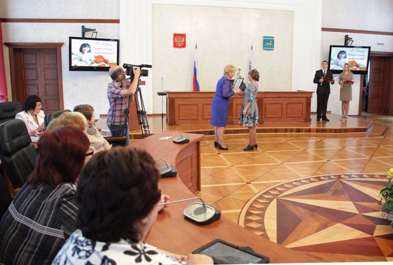 Торжественная церемония прошла в большом зале правительства области