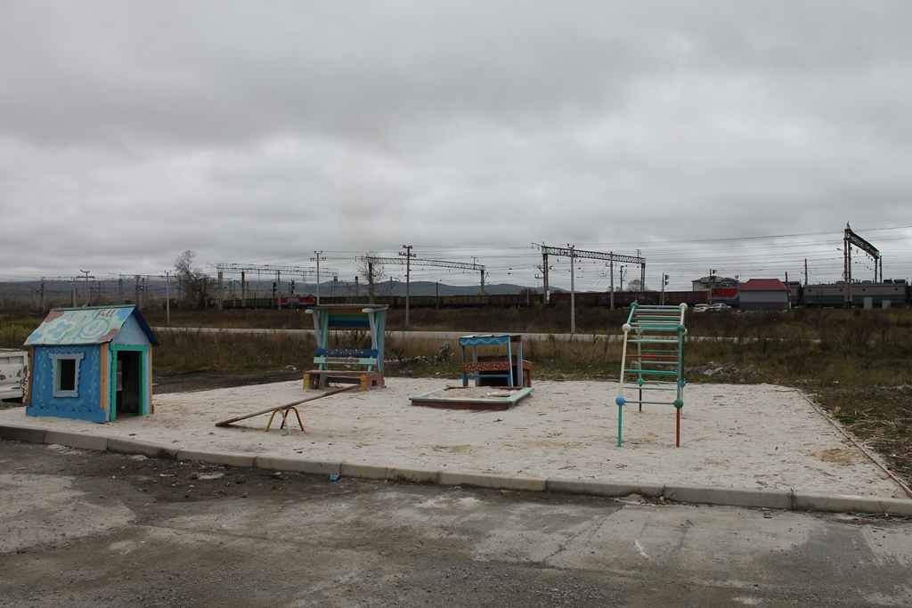 Жители "аварийных новостроек" в п.Известковом ЕАО с тревогой ждут затяжных дождей и снега