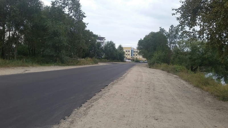 Заасфальтированная дорога вдоль залива по ул. Невской