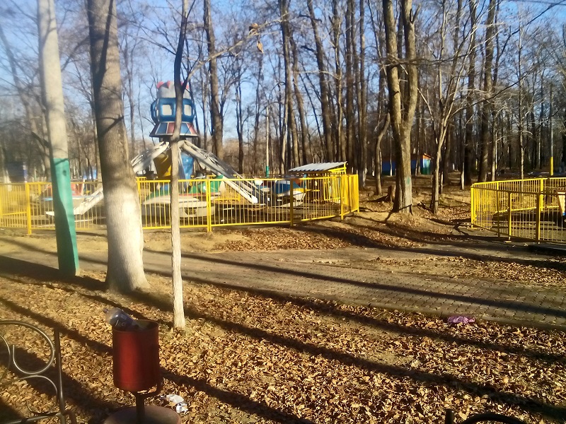 Пока в парке пустынно