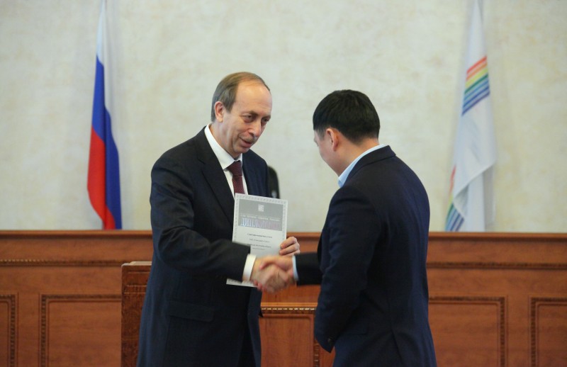 Победителям конкурса "100 лучших товаров России" вручил награды глава ЕАО