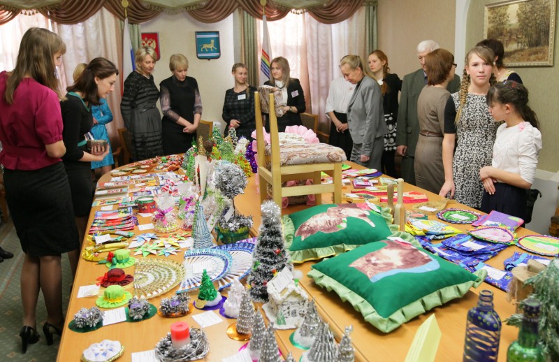 В "Зимние фантазии" воспитанников детдомов окунулись посетители выставки в Биробиджане