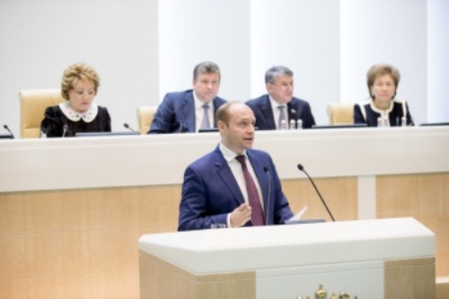 Выступление Александра Галушки перед сенаторами