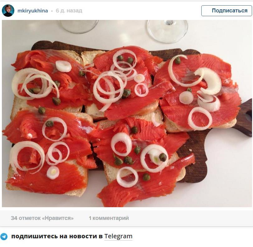 Бутерброд с лососем и сливочным сыром