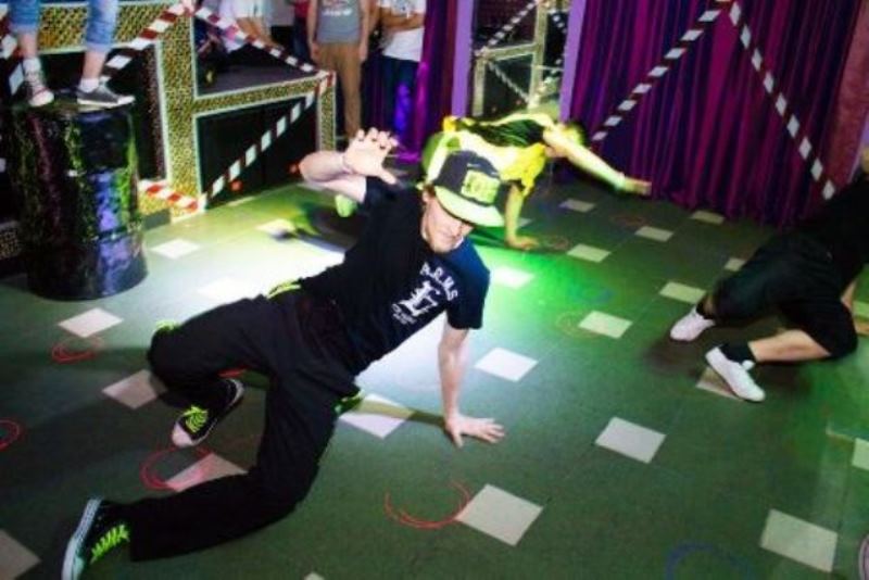 Драйвом современного танца намерена зажечь сердца биробиджанцев "Новая школа"