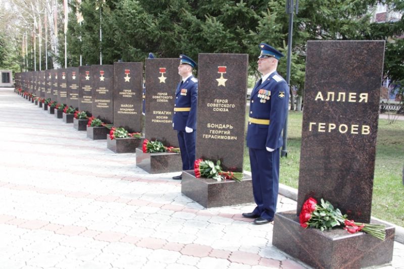 Аллею Героев торжественно открыли в Биробиджане