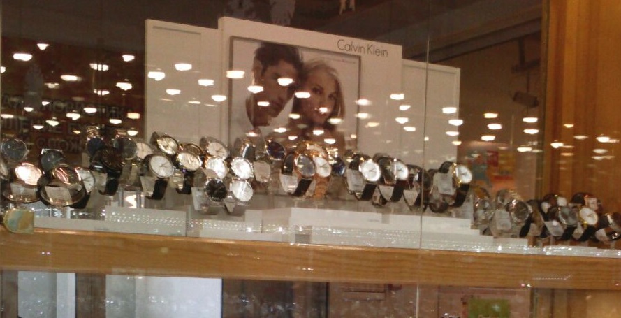 Подарок с часовым механизмом гарантирует взрыв позитивных эмоций у виновника торжества