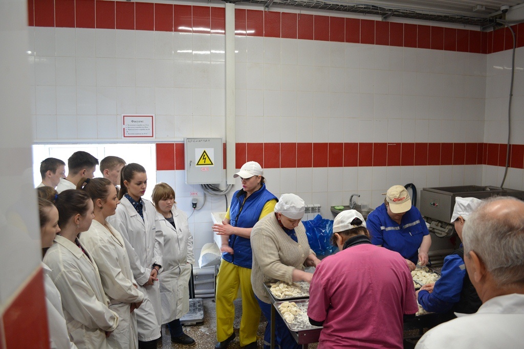 Студенты увидели, в каких условиях изготавливается продукция