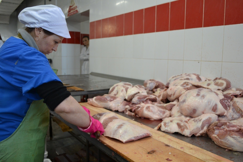 Все мясо проходит тщательный лабораторный контроль