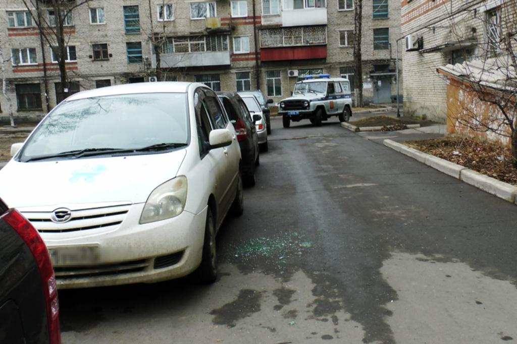 Портфель украли из авто биробиджанца, разбив боковое стекло 