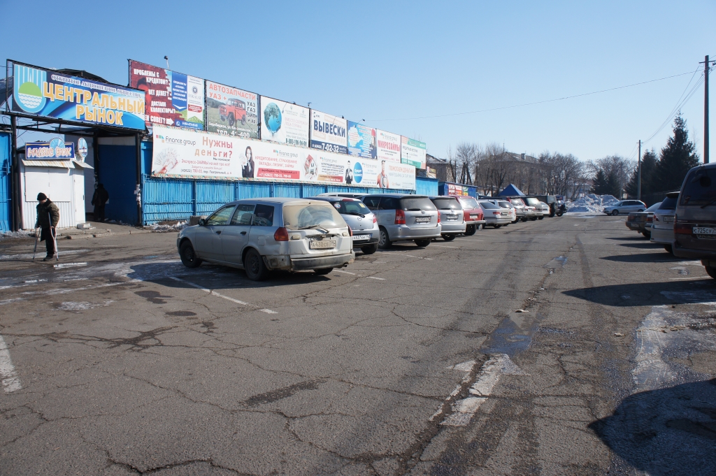 Автопарковка на Центральном рынке Биробиджана