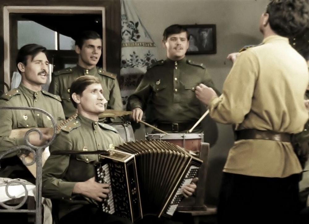 Преддверие Дня Победы - самое время пересмотреть хороший классический фильм о войне Кадр из фильма &quotВ бой идут одни старики&quot