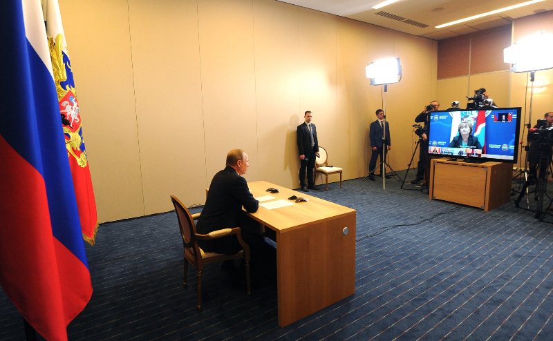 Владимир Путин провел совещание по ситуации с природными пожарами в регионах