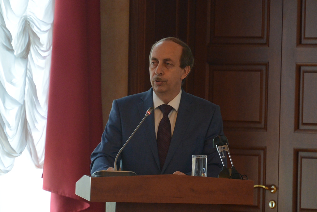 Александр Левинталь представил отчет о работе правительства Законодательному Собранию ИА ЕАОMedia