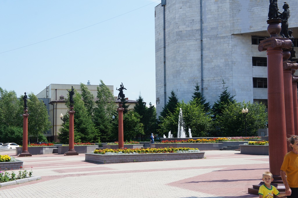 Центральный фонтан на Театральной площади 