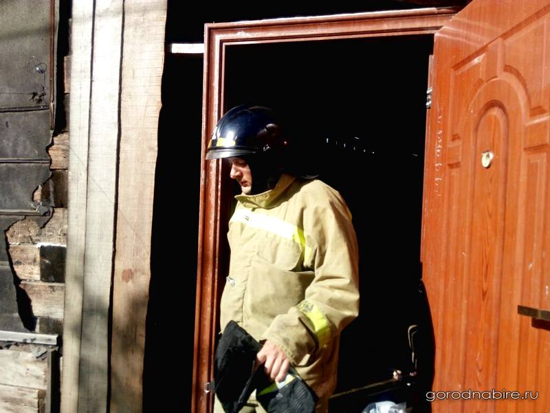 Чуть дом не сгорел из-за детской шалости 