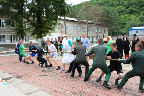 Перетягивание канатов 