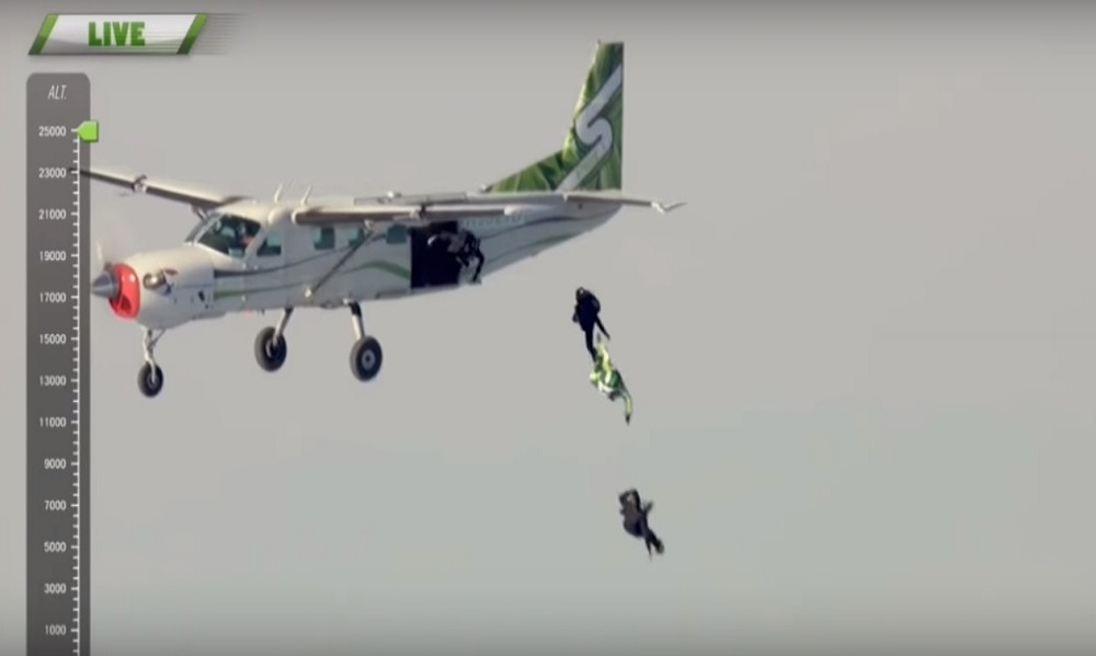 Шокирующий прыжок без парашюта Luke Aikins - Skydiver (Heaven Sent Jump) Youtube