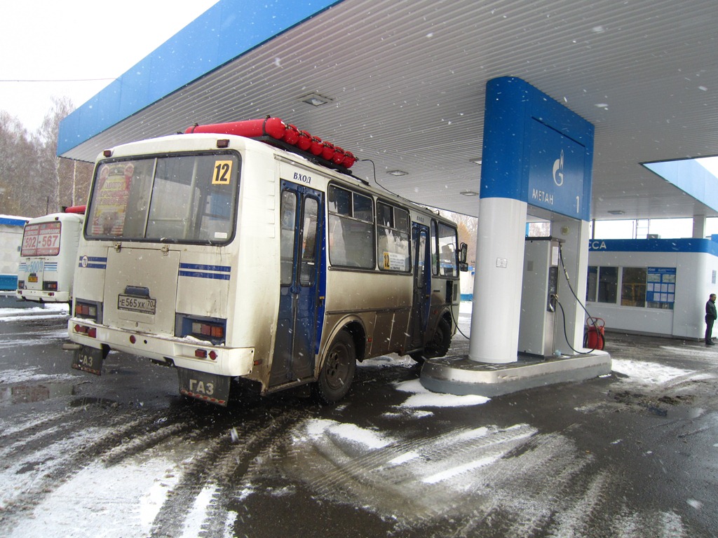 Газовые баллоны на крыше автобуса (Томск)