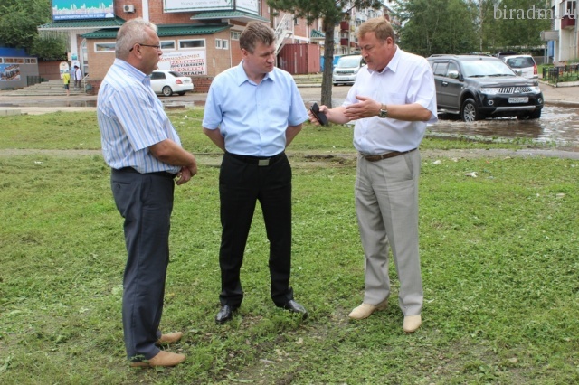 Очередное выездное совещание в районе автобусной остановки &quotДом быта&quot  сайт мэрии города 