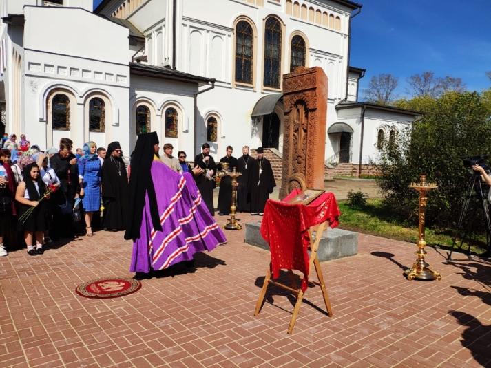 Освящение армянского поклонного креста - хачкара - состоялось в Биробиджане