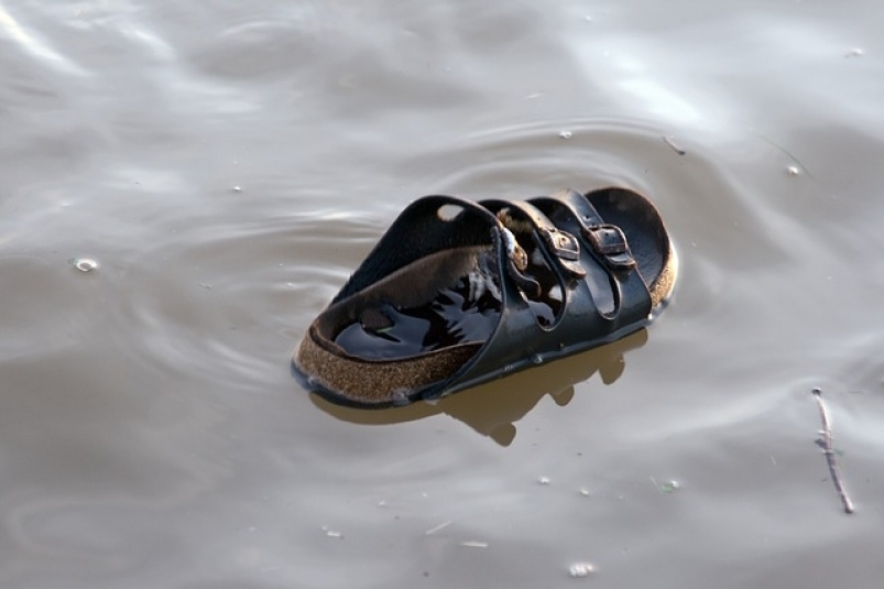 Надувной матрас с детьми перевернулся на озере в Хабаровске: утонул 15-летний подросток