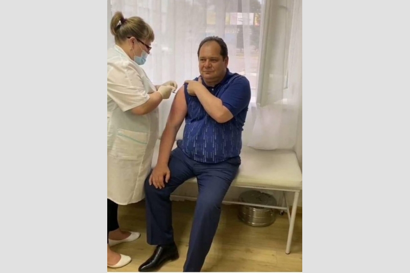 Губернатор ЕАО прошел вакцинацию от коронавируса