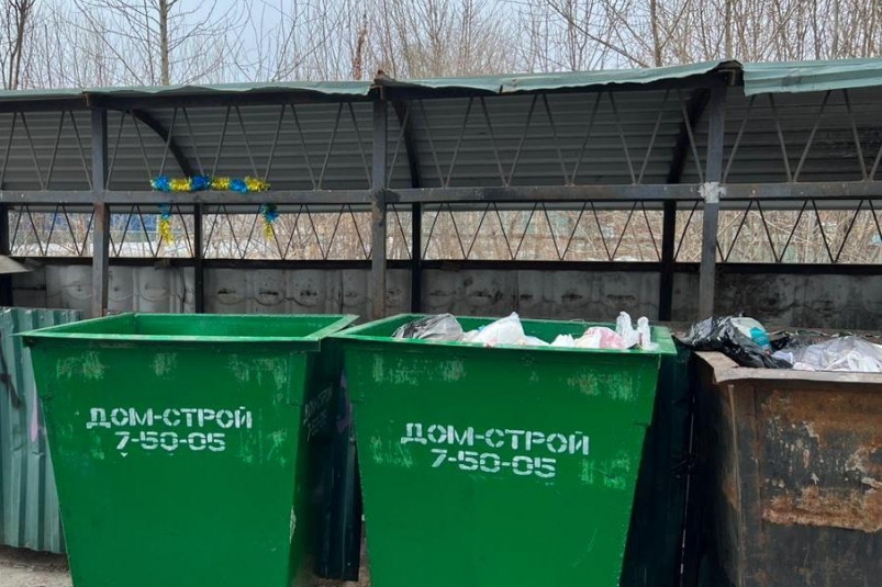 Часто приходят в негодность: к замене мусорных контейнеров приступили в Биробиджане