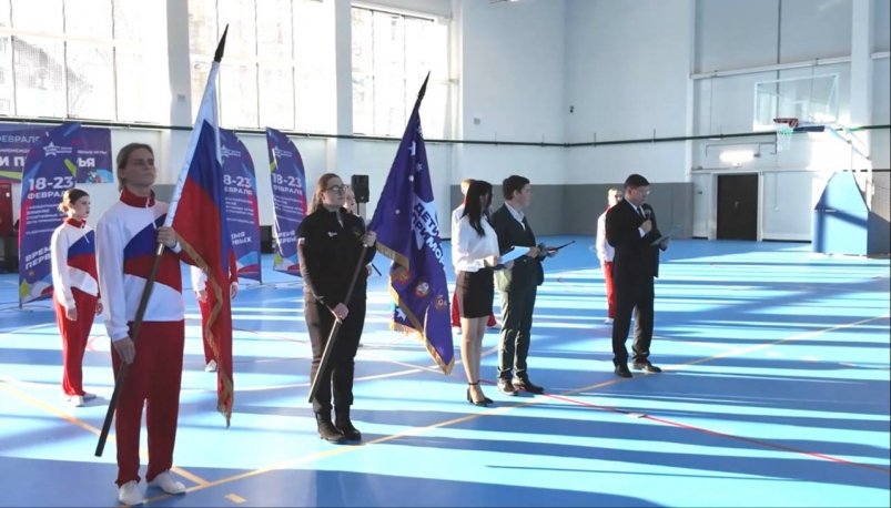 Флаг I зимних международных спортивных игр "Дети Приморья" встретили в Биробиджане