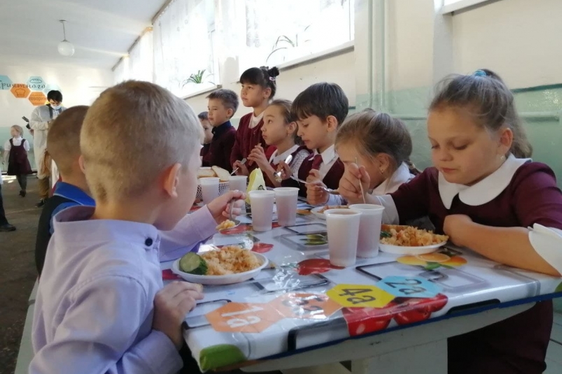 Домой после восьми вечера: продленку хотят вернуть во все российские школы