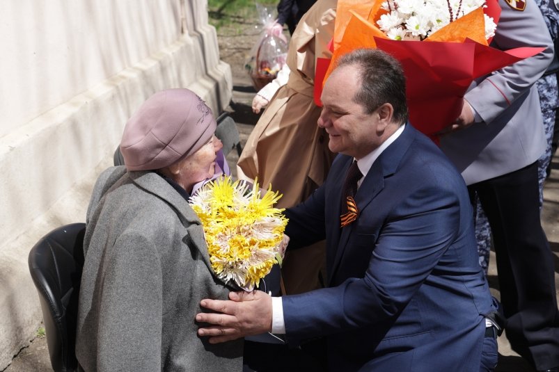 Глава ЕАО поздравил труженицу тыла Анну Цымбал с Днём Победы 