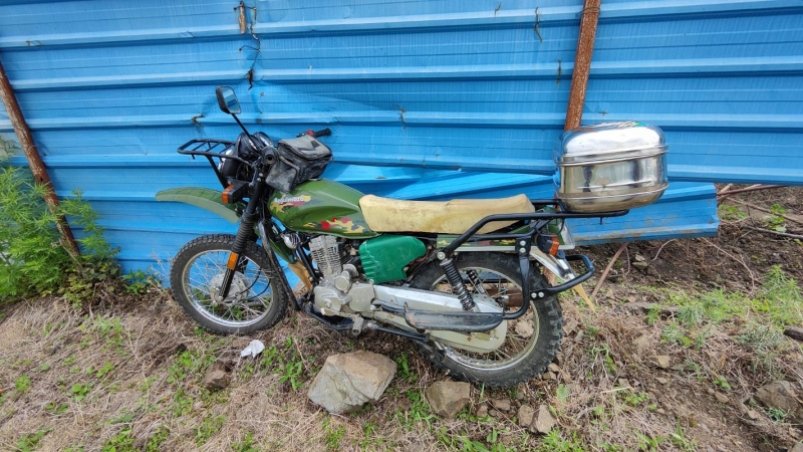 Занесло на дороге: мотоциклист врезался в забор в селе Унгун ЕАО 