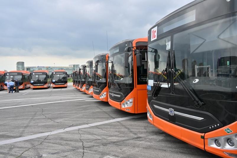 Мэр Хабаровска Сергей Кравчук осмотрел новые автобусы, которые выйдут на городские маршруты