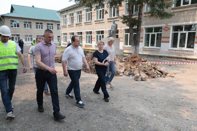 Губернатор ЕАО оценил  ход капитального ремонта в школах Октябрьского района