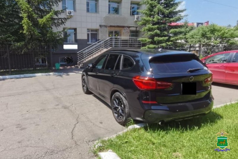 Повредил припаркованный на стоянке