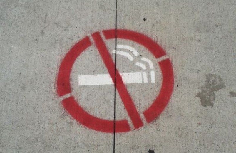 Ужесточить штрафы за курение в общественных местах предлагают в России