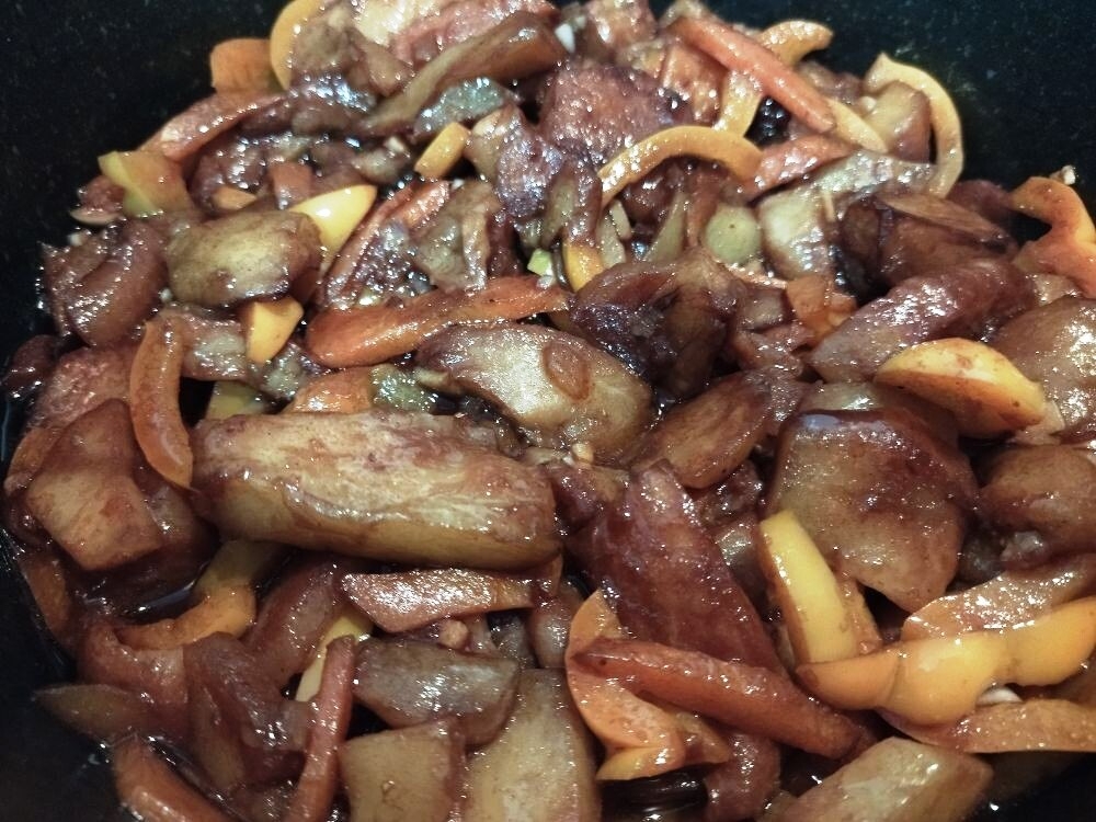 Язык проглотишь: баклажаны жареные с овощами по-китайски