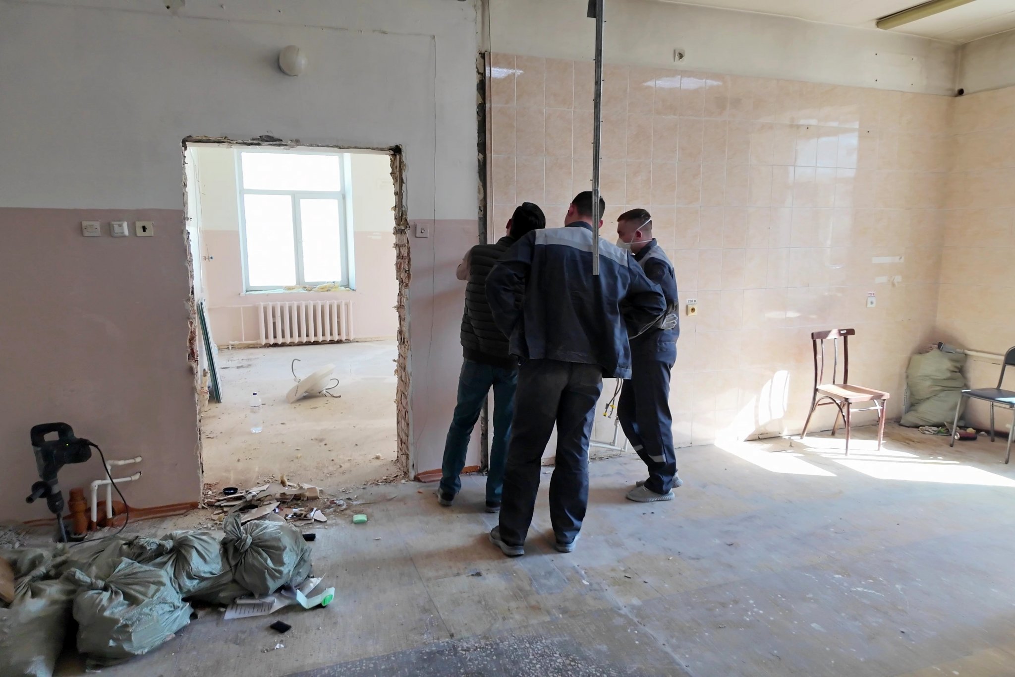 Ремонт в двух отделениях областной больницы начался в Биробиджане