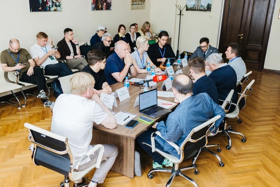 Дискуссия &quotТихоокеанская Россия: кто формирует образ будущего Дальнего Востока?&quot ИА PrimaMedia