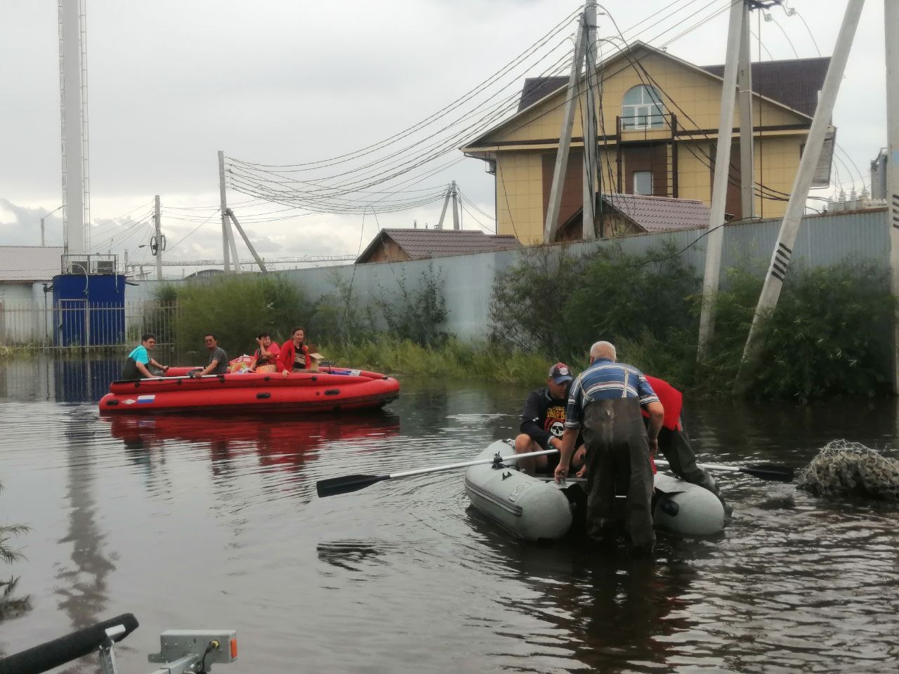 За пять суток помощь в перевозке через подтопленные участки оказали 38 гражданам ЕАО